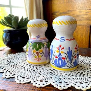 España Hand Painted Salt & Pepper Shakers Made in Spain NWT